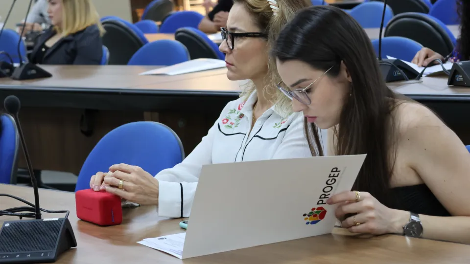 Novos servidores tomam na UFU (fotos: Marco Cavalcanti)