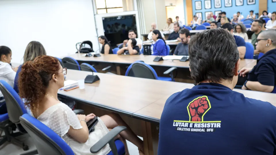 Novos servidores tomam na UFU (fotos: Marco Cavalcanti)