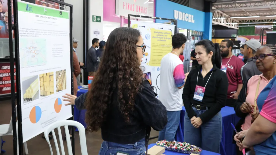 A mostra "A ciência está aqui" faz parte do Comunica Ciência, encontro promovido pela Universidade Federal de Uberlândia (UFU) e que reúne pesquisadores e comunicadores (foto: Marco Cavalcanti)