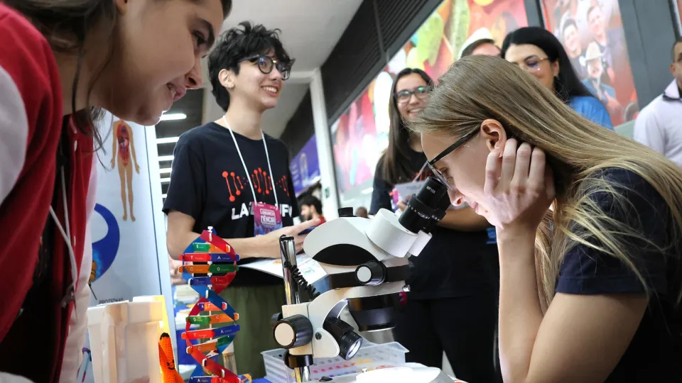 A mostra "A ciência está aqui" faz parte do Comunica Ciência, encontro promovido pela Universidade Federal de Uberlândia (UFU) e que reúne pesquisadores e comunicadores (foto: Marco Cavalcanti)