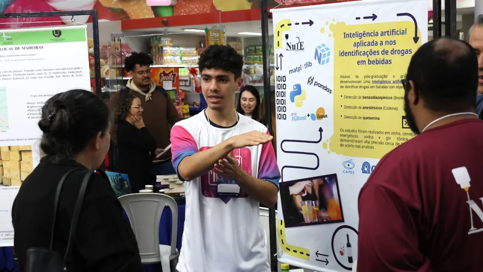 A mostra "A ciência está aqui" faz parte do Comunica Ciência, encontro promovido pela Universidade Federal de Uberlândia (UFU) e que reúne pesquisadores e comunicadores (foto: Marco Cavalcanti)