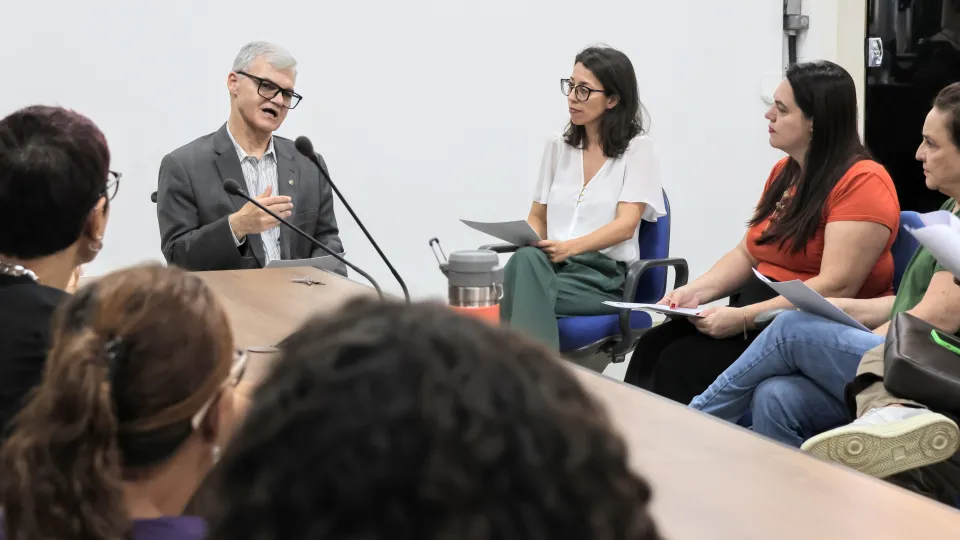 Entrega da minuta da comissão de inclusão e acessibilidade  (foto: Marco Cavalcanti)
