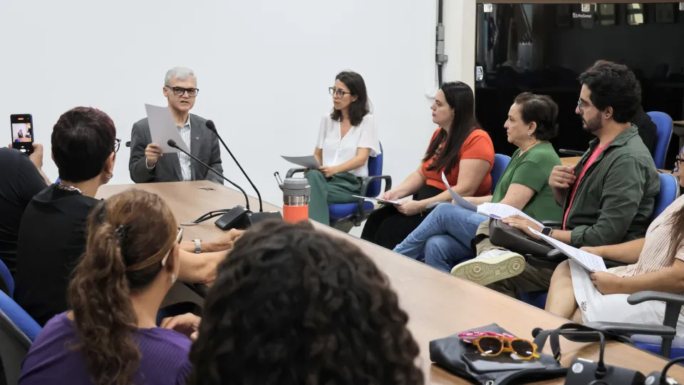 Entrega da minuta da comissão de inclusão e acessibilidade  (foto: Marco Cavalcanti)