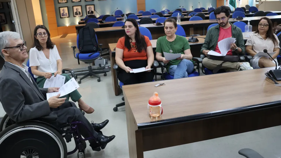 Entrega da minuta da comissão de inclusão e acessibilidade  (foto: Marco Cavalcanti)