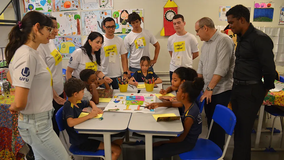  "Diário de Ideias em descobertas com IA " (Fotos: Milton Santos)