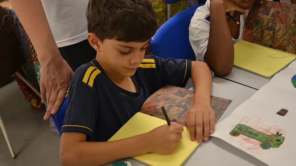  "Diário de Ideias em descobertas com IA " (Fotos: Milton Santos)