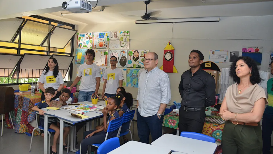  "Diário de Ideias em descobertas com IA " (Fotos: Milton Santos)