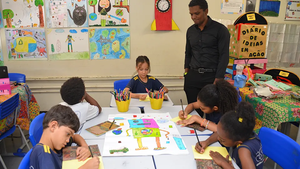  "Diário de Ideias em descobertas com IA " (Fotos: Milton Santos)