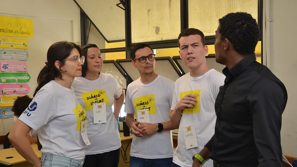  "Diário de Ideias em descobertas com IA " (Fotos: Milton Santos)