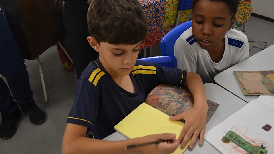  "Diário de Ideias em descobertas com IA " (Fotos: Milton Santos)