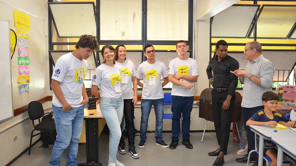  "Diário de Ideias em descobertas com IA " (Fotos: Milton Santos)