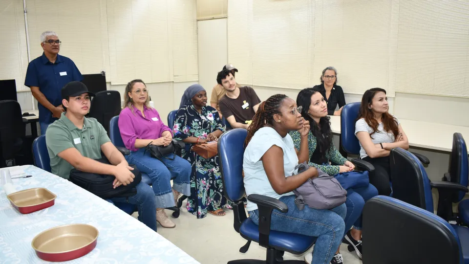 Os alunos do programa de Estudantes-Convênio de Português como Lingua Estrangeira/ Foto: Milton Santos