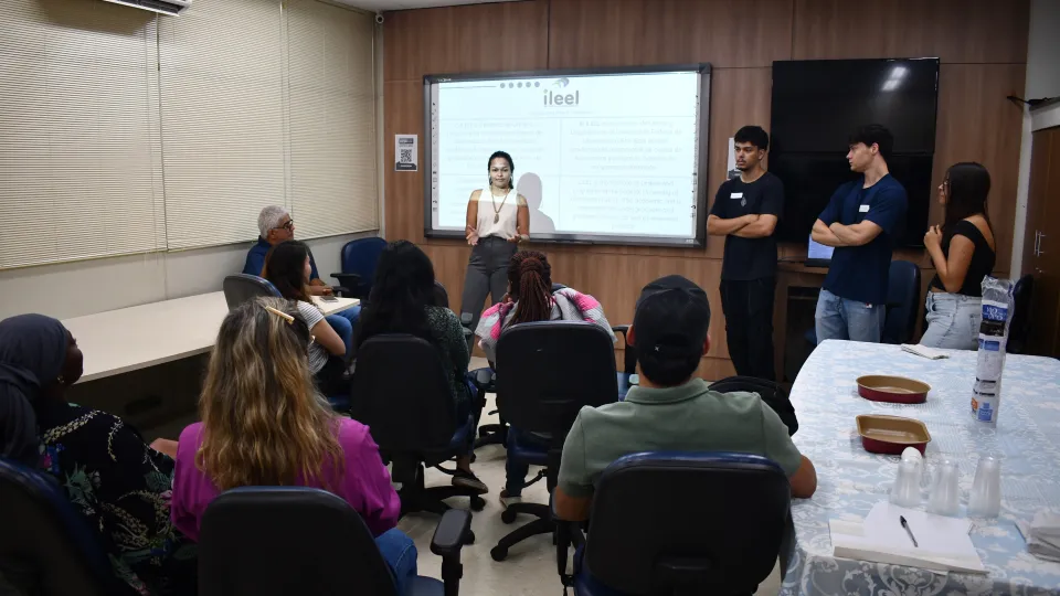 Os alunos do programa de Estudantes-Convênio de Português como Lingua Estrangeira/ Foto: Milton Santos