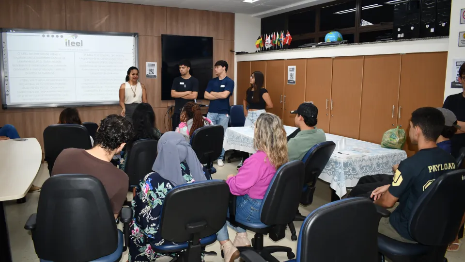 Os alunos do programa de Estudantes-Convênio de Português como Lingua Estrangeira/ Foto: Milton Santos