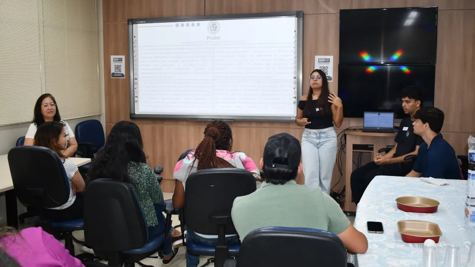 Os alunos do programa de Estudantes-Convênio de Português como Lingua Estrangeira/ Foto: Milton Santos