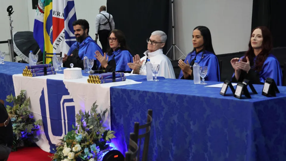 Colaram Grau 20 alunos de três cursos de graduação (foto: Marco Cavalcanti)