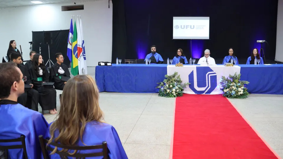 Colaram Grau 20 alunos de três cursos de graduação (foto: Marco Cavalcanti)Colaram Grau 20 alunos de três cursos de graduação (foto: Marco Cavalcanti)