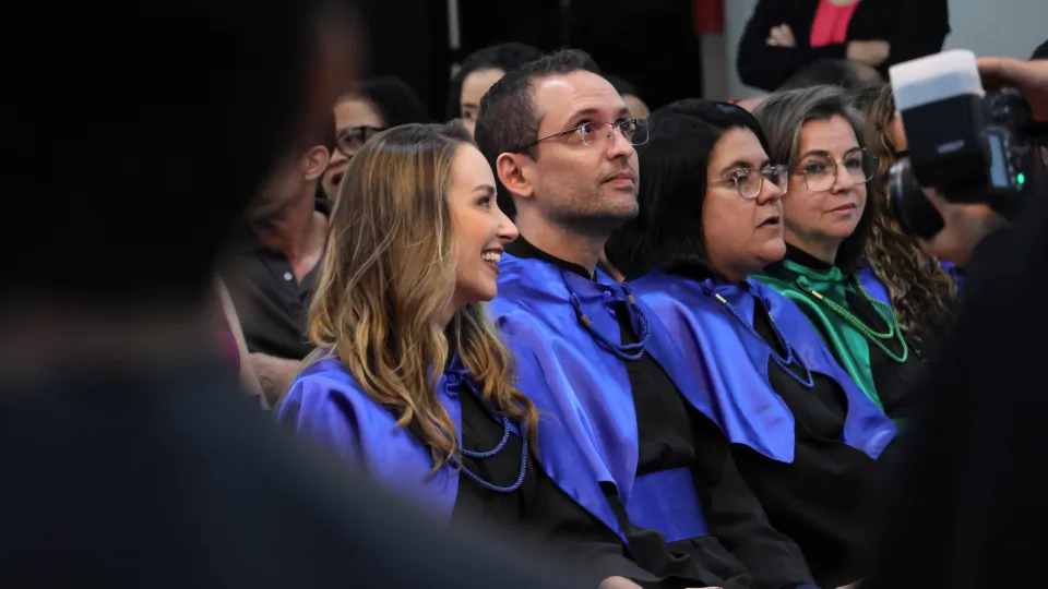 Colaram Grau 20 aColaram Grau 20 alunos de três cursos de graduação (foto: Marco Cavalcanti)lunos de três cursos de graduação (foto: Marco Cavalcanti)