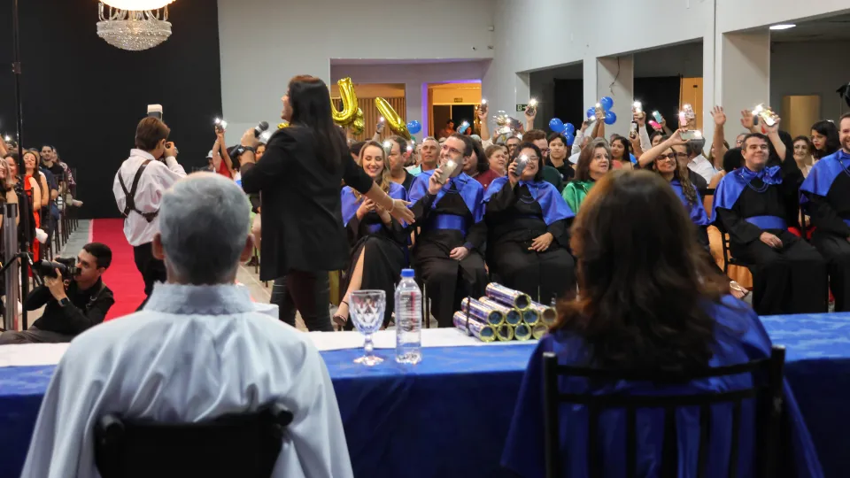 Colaram Grau 20 alunos de três cursos de graduColaram Grau 20 alunos de três cursos de graduação (foto: Marco Cavalcanti)ação (foto: Marco Cavalcanti)