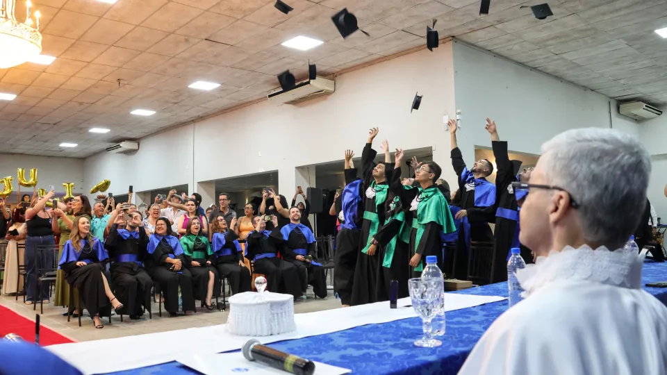 Colaram Grau 20 alunos de três cursos de graduação (foto: Marco Cavalcanti)Colaram Grau 20 alunos de três cursos de graduação (foto: Marco Cavalcanti)
