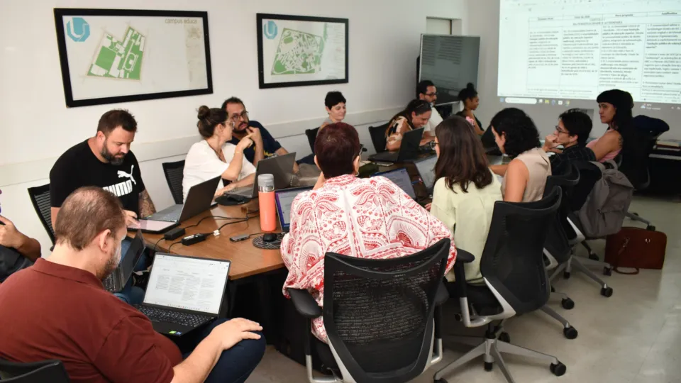 Imagem da reunião realizada pela Comissão Estatuinte no dia 11 de fevereiro de 2026