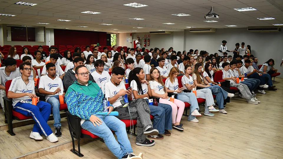 UFU na Escola alunos do ensino médio de Patos de Minas (Fotos: Milton Santos)