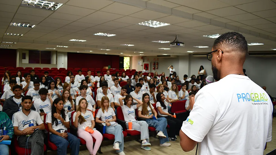 UFU na Escola alunos do ensino médio de Patos de Minas (Fotos: Milton Santos)