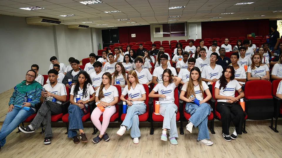 UFU na Escola alunos do ensino médio de Patos de Minas (Fotos: Milton Santos)