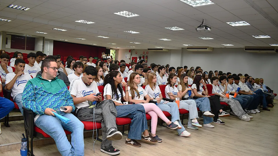 UFU na Escola alunos do ensino médio de Patos de Minas (Fotos: Milton Santos)