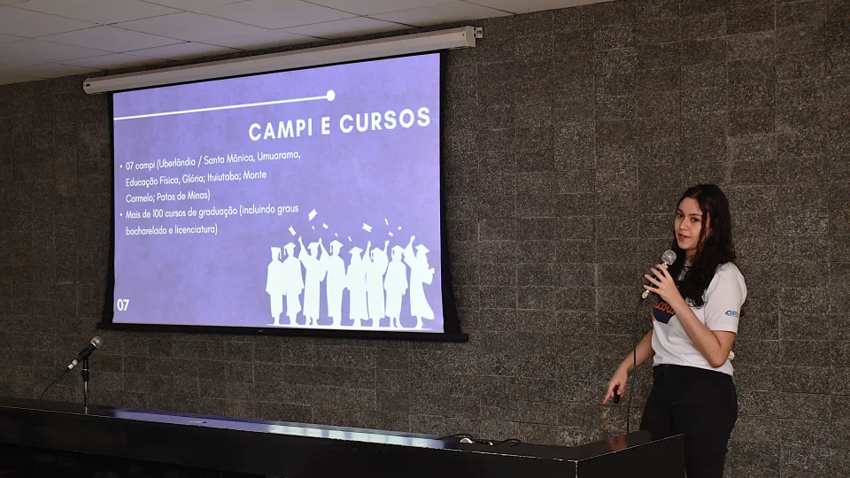 UFU na Escola alunos do ensino médio de Patos de Minas (Fotos: Milton Santos)