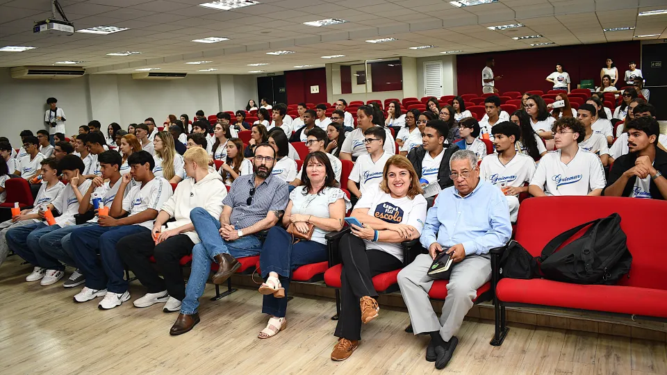 UFU na Escola alunos do ensino médio de Patos de Minas (Fotos: Milton Santos)