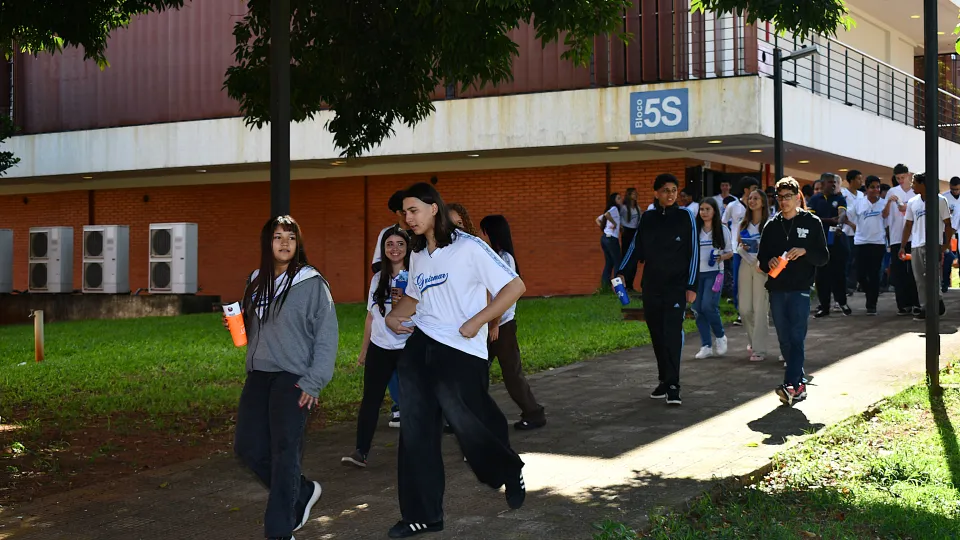 UFU na Escola alunos do ensino médio de Patos de Minas (Fotos: Milton Santos)