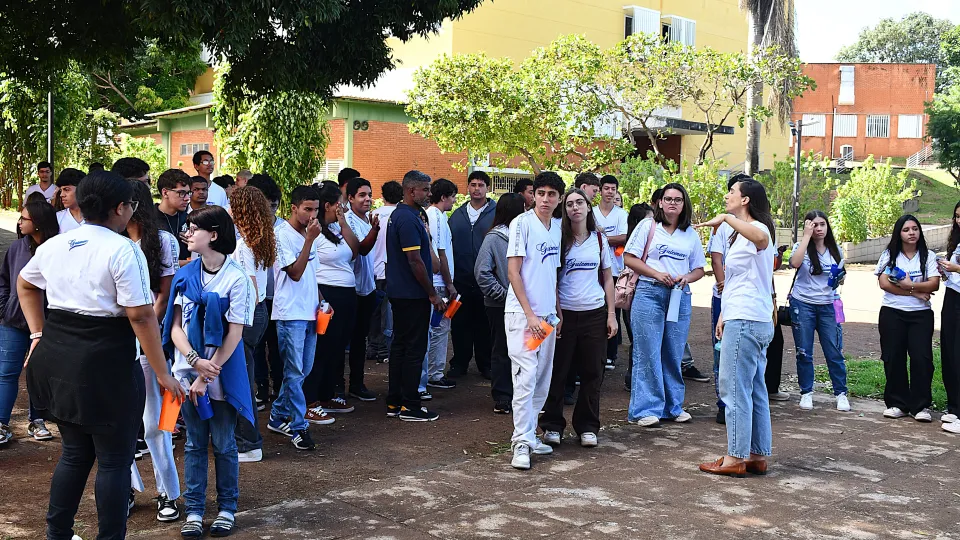 UFU na Escola alunos do ensino médio de Patos de Minas (Fotos: Milton Santos)