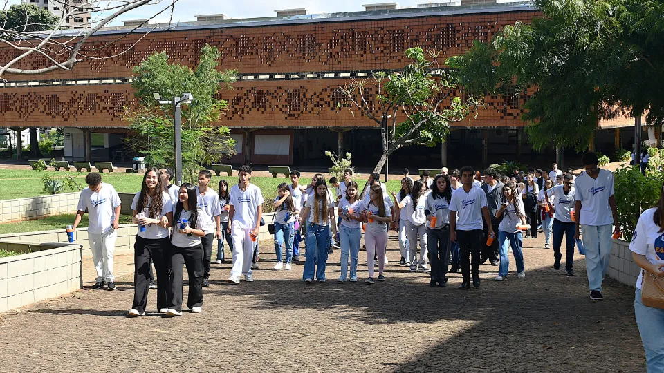 UFU na Escola alunos do ensino médio de Patos de Minas (Fotos: Milton Santos)