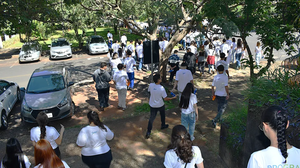 UFU na Escola alunos do ensino médio de Patos de Minas (Fotos: Milton Santos)