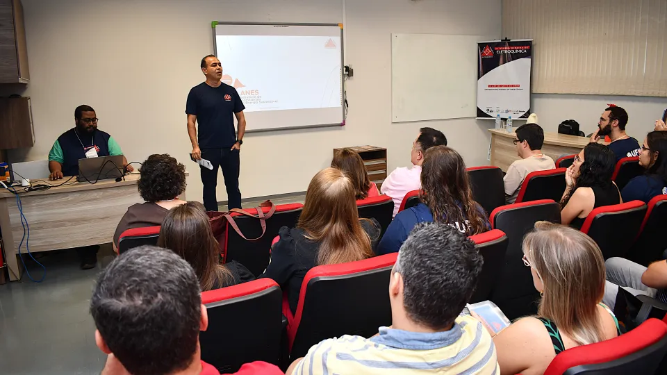 3ª Escola Mineira de Eletroquímica (Fotos: Milton Santos)