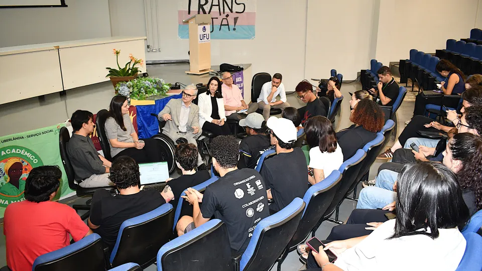 Encontro do Reitor Carlos Henrique de Carvalho com os estudantes do Campus Pontal e lideranças estudantis (Fotos: Milton Santos)