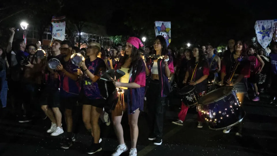 Imagens das apresentações durante o cortejo