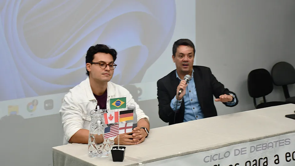 Ciclo de Debates "Ressignificar para a Equidade: Políticas Públicas de Saúde e Interseccionalidades em Debate"