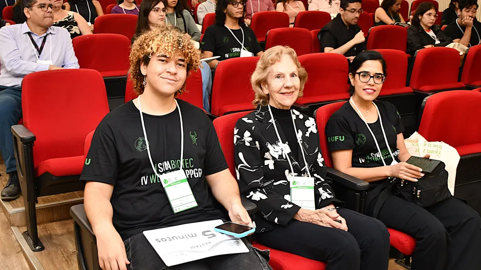 V Simpósio Nacional de Aplicações Biotecnológicas (SINABiotec) e IV Workshop do Programa de Pós-Graduação em Genética e Bioquímica (Fotos: Milton Santos)
