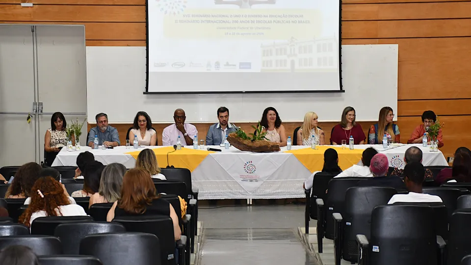 XVII Seminário Nacional "O Uno e o Diverso na Educação Escolar " e II Seminário Internacional 200 anos de Escolas Públicas no Brasil (Foto: Milton Santos) 