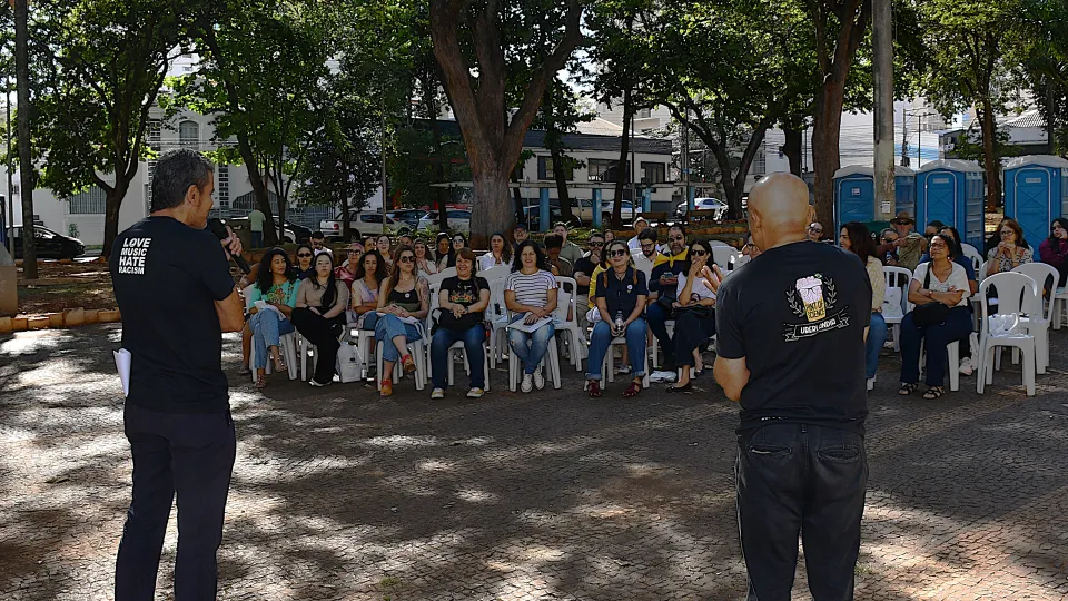 Aula pública promovida é pela UFU em Uberlândia (Foto: Milton Santos)