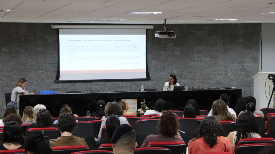Abertura do IV Simpósio sobre Feminicídios: Memórias, Pactos e Ações contra o Feminicídio (Foto: Laís Espósito) 