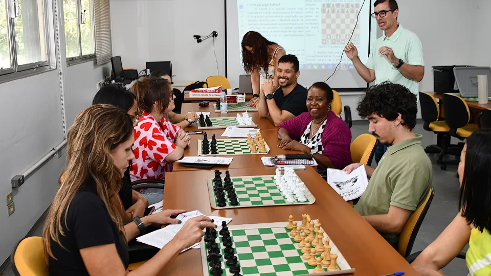 Oficina de Xadrez e Lógica na Semana da Servidora e do Servidor (Foto: Milton Santos)