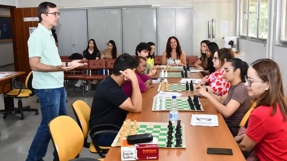 Oficina de Xadrez e Lógica na Semana da Servidora e do Servidor (Foto: Milton Santos)