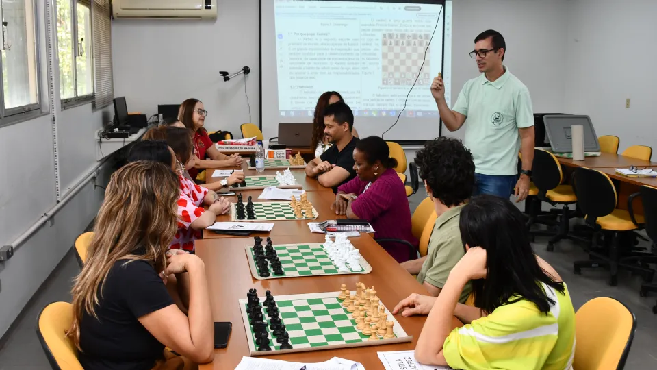 Oficina de Xadrez e Lógica na Semana da Servidora e do Servidor (Foto: Milton Santos)