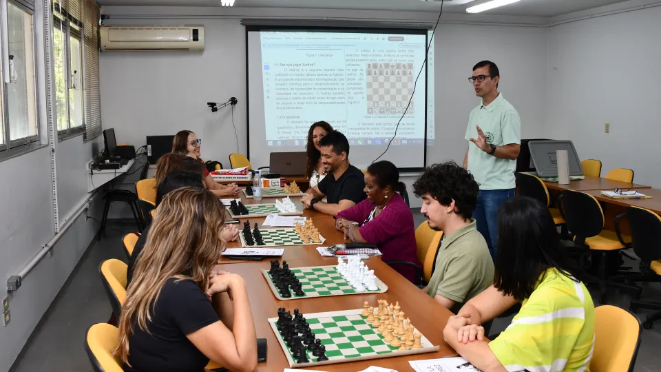 Oficina de Xadrez e Lógica na Semana da Servidora e do Servidor (Foto: Milton Santos)