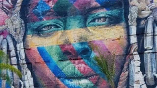 Painel Etnias, no Boulevard Olímpico, na Zona Portuária do Rio de Janeiro. A pintura de Eduardo Kobra representa a união entre os povos, em referência aos anéis olímpicos. (Fonte: Unsplash)