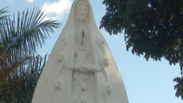 Nossa Senhora Aparecida, exposta na Praça do Santuário (Foto: Arquivo do pesquisador)