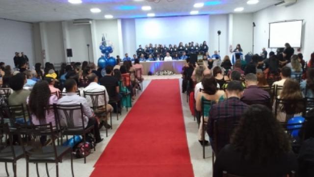 Formandos e convidades durante a Cerimônia de Colação de Grau da UFU referente ao semestre letivo 2022/1. (Foto: Milton Santos)